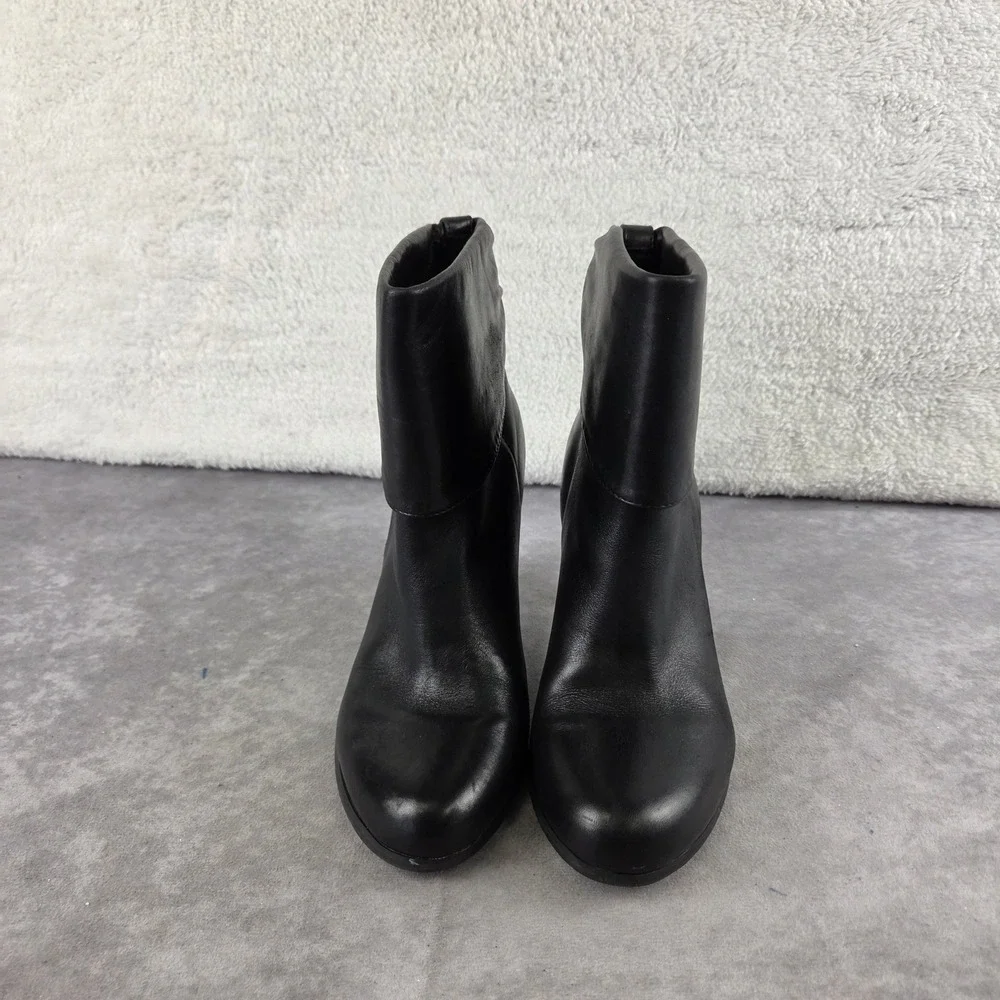 BCBGeneration Cesinaz Black Leather Fold Over Ankle Boots Size 7B PL-CESINAZ